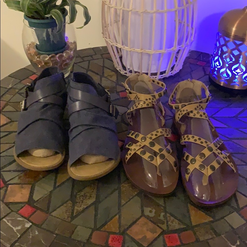 Blowfish 2 Pairs Of Sandals Size 9.5 EUC